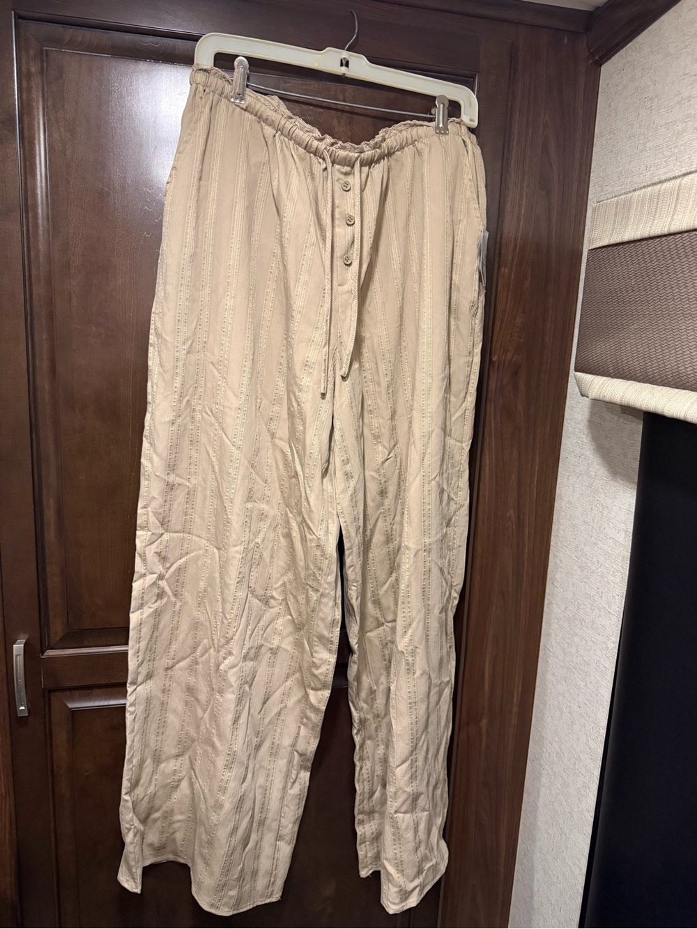 Forever 21 women's Light Tan Drawstring Chinos